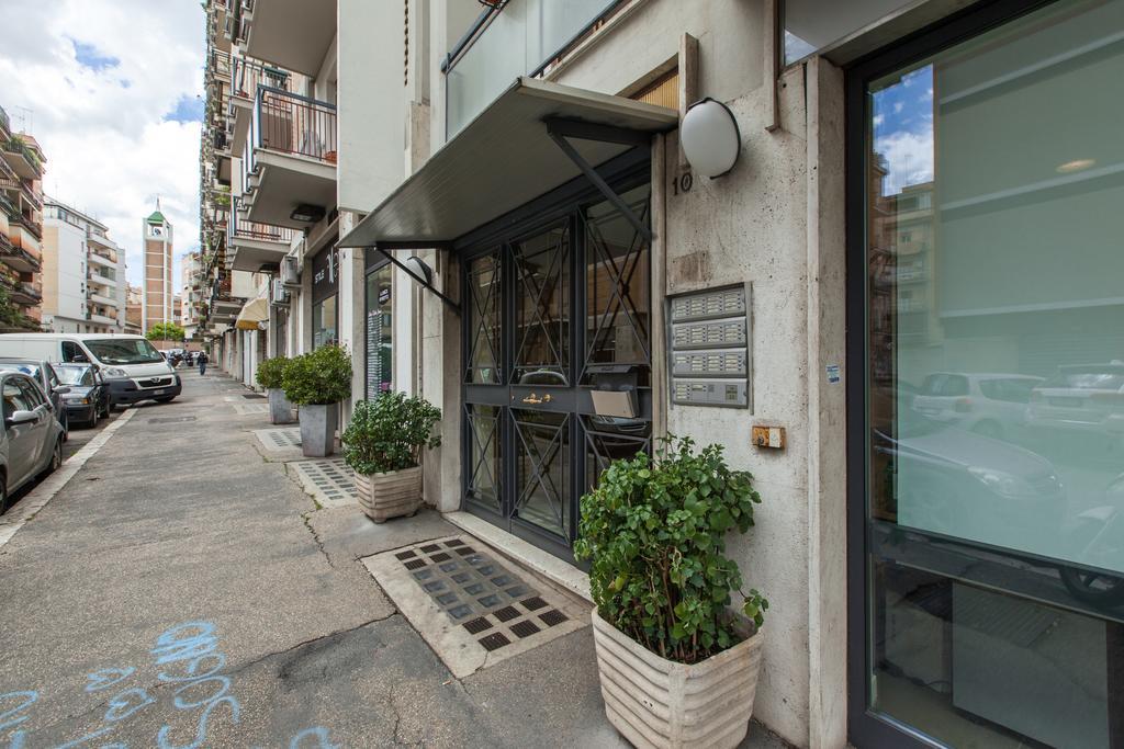 Bed and Breakfast Dormi A Roma Exterior foto
